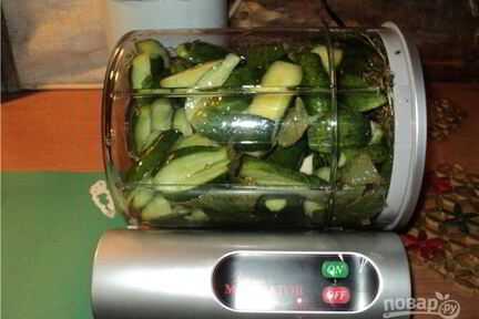 Малосольные огурцы в маринаторе