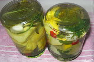 Малосольные патиссоны