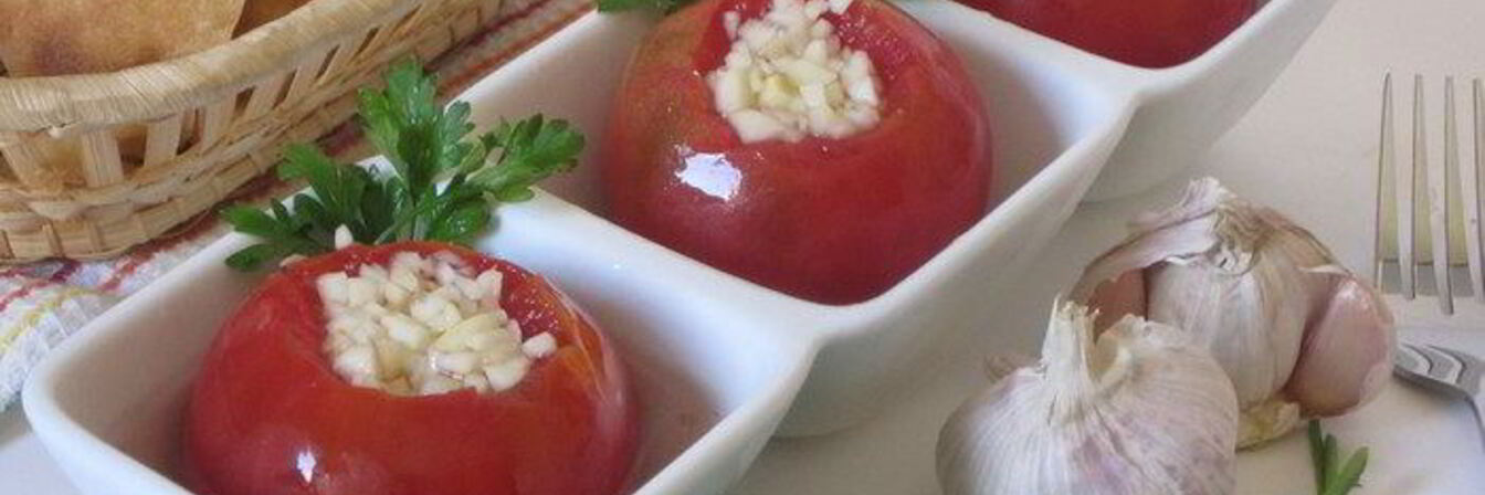 Малосольные помидоры с чесноком