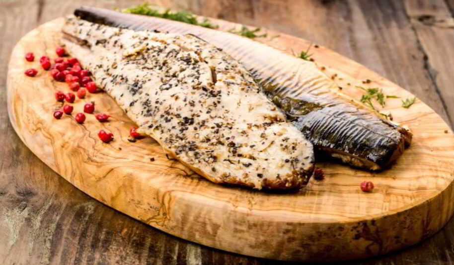 Рецепт соленой скумбрии с розовым перцем