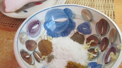 соленое сало с перцем и чесноком