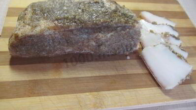 соленое сало с перцем и чесноком