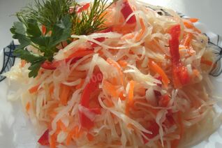 Суточная капуста с чесноком