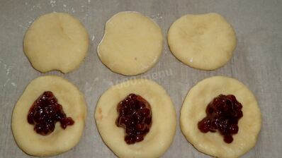 булочки с вареньем дрожжевые