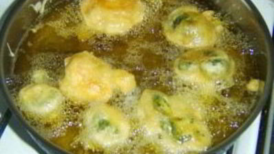 брокколи в кляре на сковороде