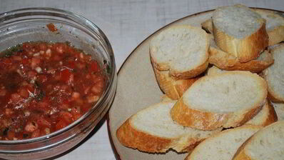 брускетта с помидорами