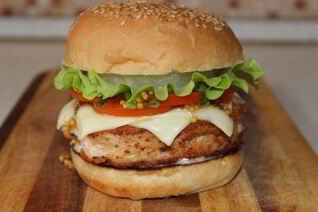 Бургер с ананасом и медовой горчицей