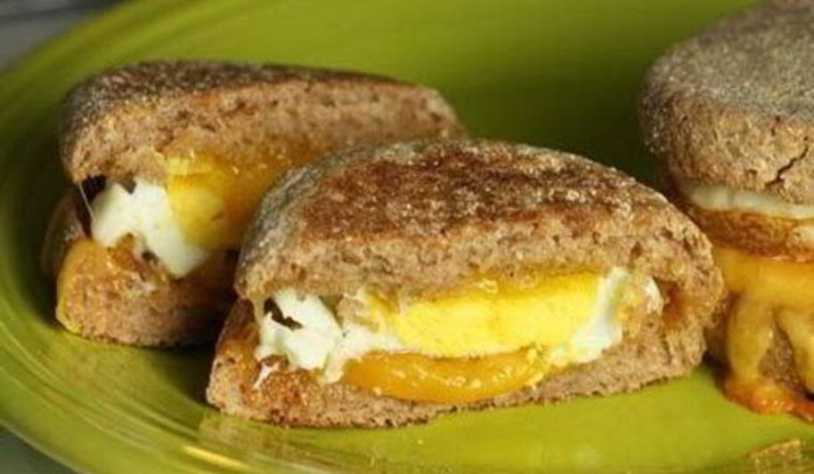 Рецепт бургеров с печеным яйцом и сыром