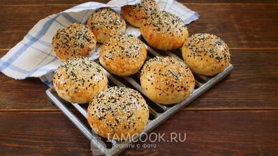 дрожжевые булочки с кунжутом для домашних бургеров
