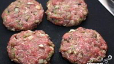 гамбургер с белыми грибами