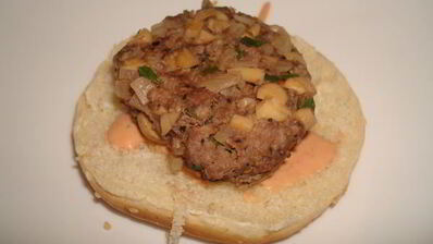 гамбургер с грибами и белым вином