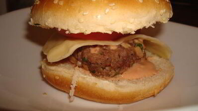 гамбургер с грибами и белым вином