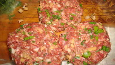 гамбургер с грибами и белым вином