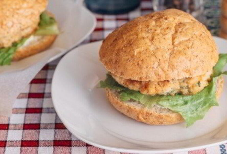 Гамбургеры с курицей, фетой и шпинатом