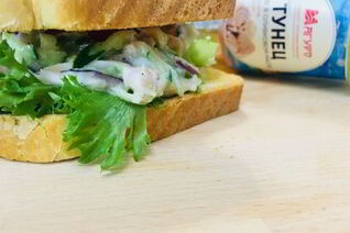 Бутерброд с консервированным тунцом