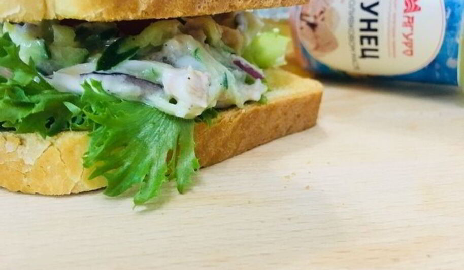 Рецепт бутерброда с консервированным тунцом