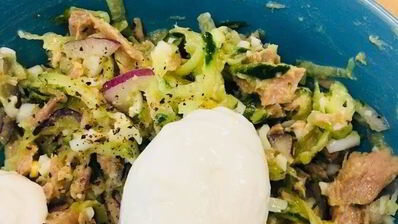 бутерброд с консервированным тунцом