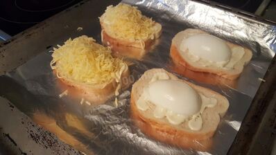 бутерброд с яйцом и сыром горячий