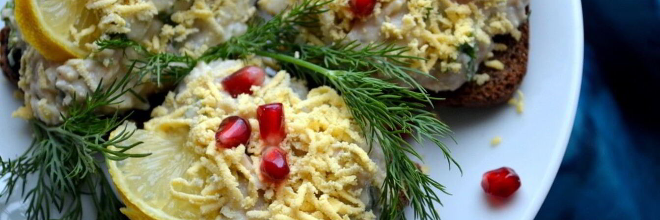 Бутерброды с пастой из сельди