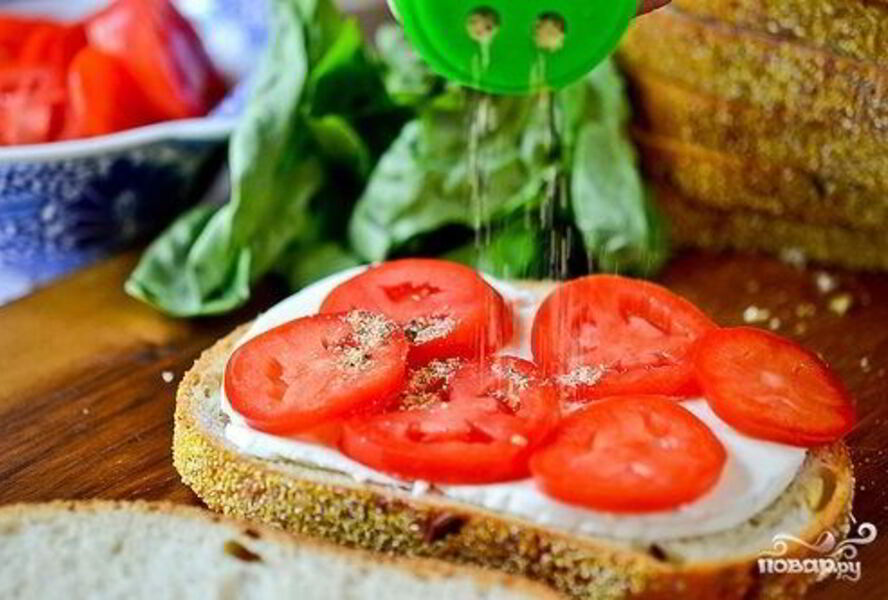 Бутерброды с помидорами и чесноком
