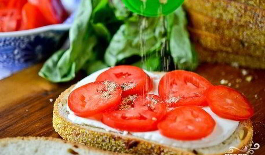 Рецепт бутербродов с помидорами и чеснокома