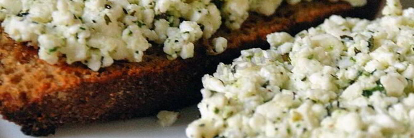 Бутерброды с творогом и зеленью