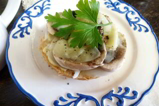 Горячий бутерброд с шампиньонами