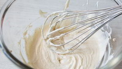 мини-бутерброды с лососем и кремом из хрена