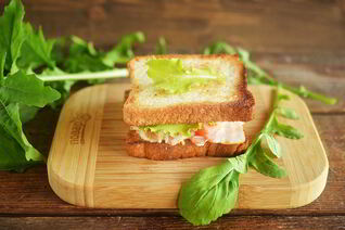 Бутерброды с помидорами