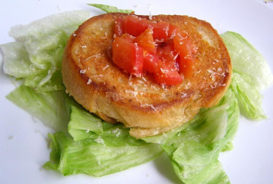 Жареные бутерброды с помидорами и сыром