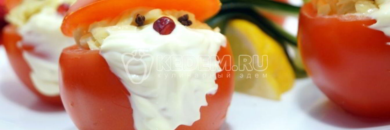 Фаршированные помидоры Дед Морозы