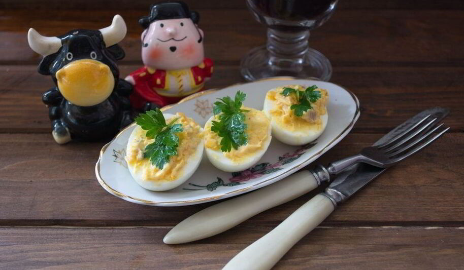 Рецепт яиц, фаршированных сельдью