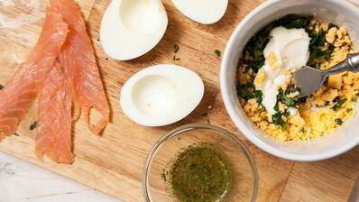 яйца, фаршированные семгой