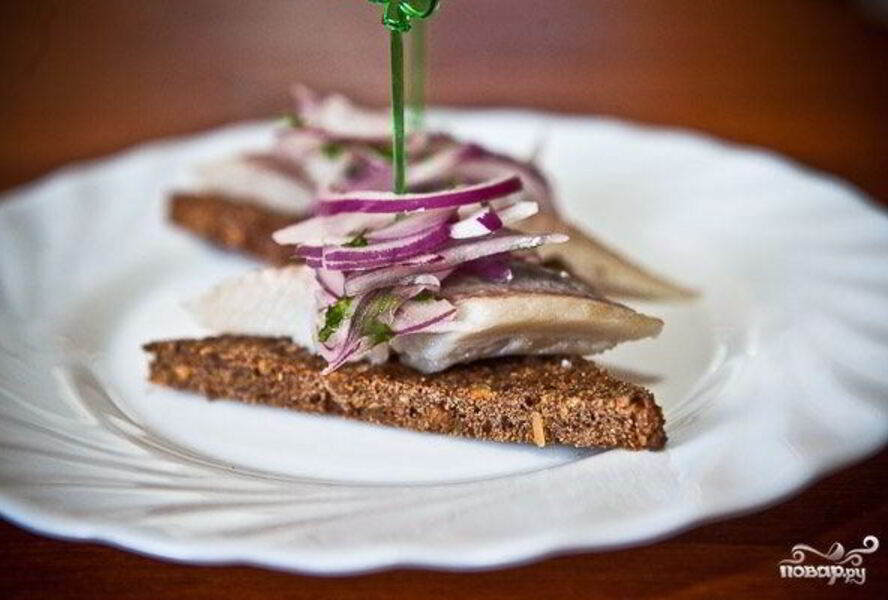 Канапе с сельдью