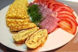 Омлет по-японски с вяленой говядиной