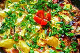 Омлет с грибами, беконом и фасолью