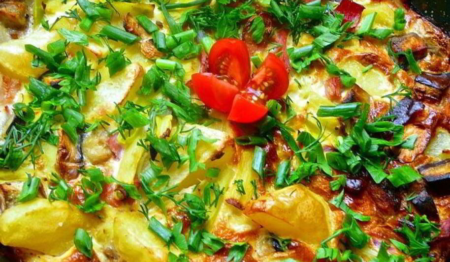 Рецепт омлета с грибами, беконом и фасолью