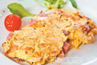 Омлет с колбасой