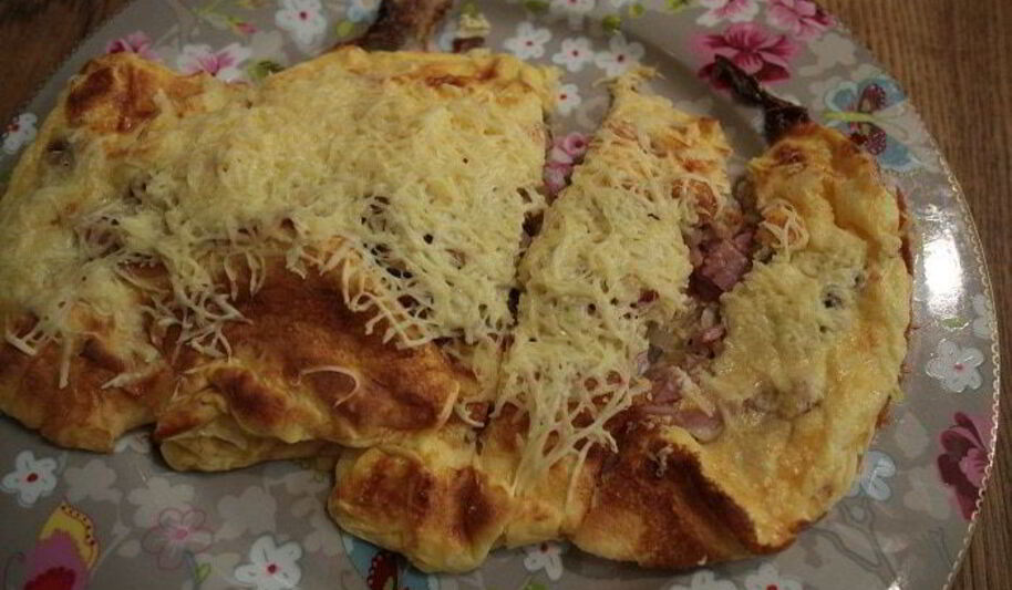 Рецепт омлета с ветчиной и шампиньонами