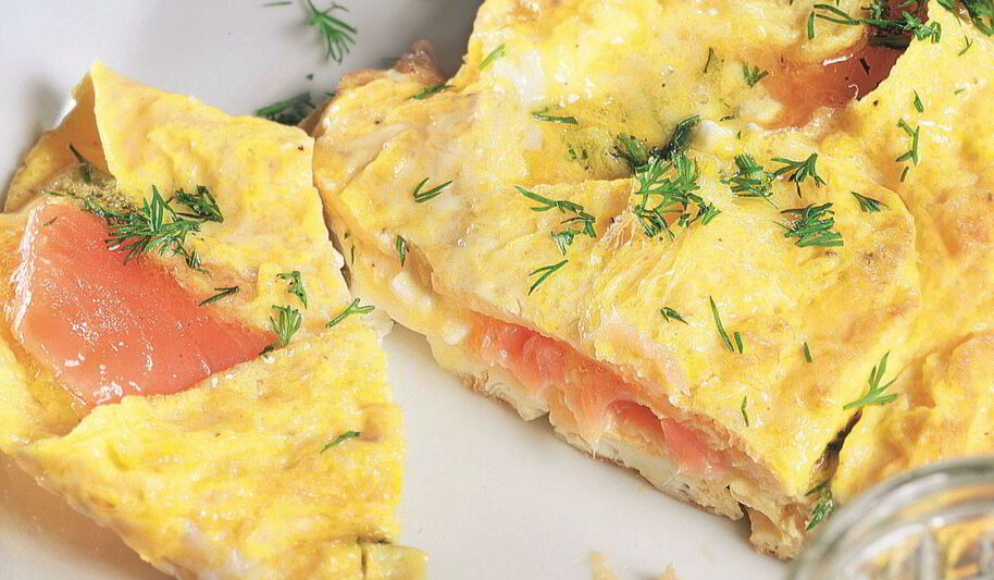 Рецепт омлета с водкой и лососем