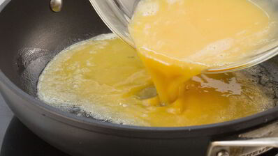 омлет с водкой и лососем