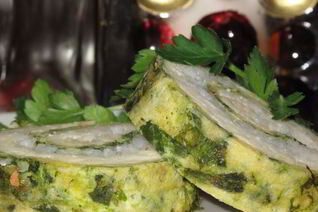 Рулет-омлет со шпинатом