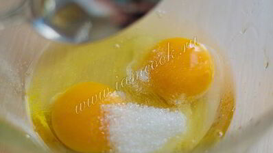 сладкий омлет со свежей смородиной