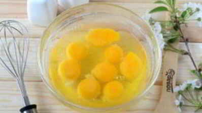 слоеный омлет на завтрак