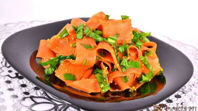 острая закуска из моркови в восточном стиле