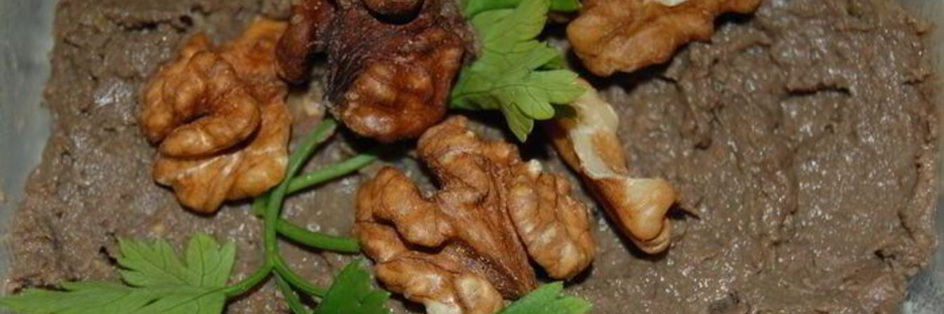 Паштет необычный с яблоками и орехами