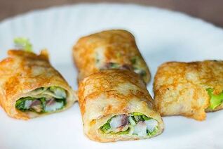 Картофельные роллы с сельдью и огурцом