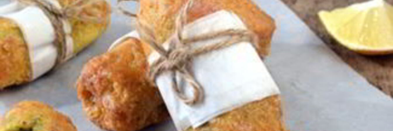 Хрустящие роллы с начинкой из рыбы и песто