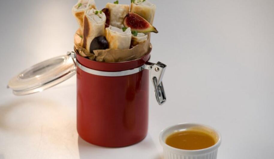 Рецепт креветочных роллов с инжиром и острым апельсиновым соусом