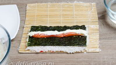 масаго ролл с лососем и сыром